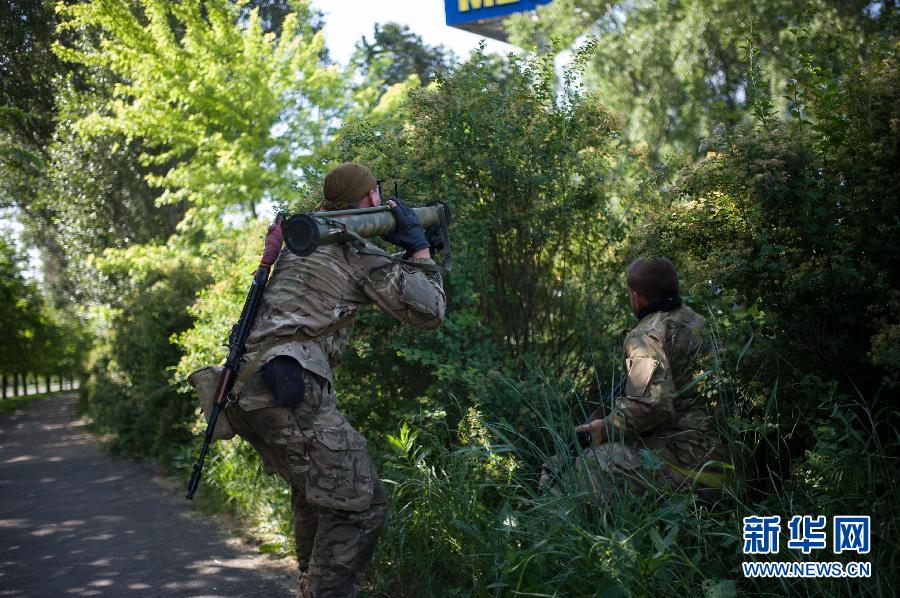 Ожесточенные бои между украинскими правительственными войска и ополченцами в Донецке