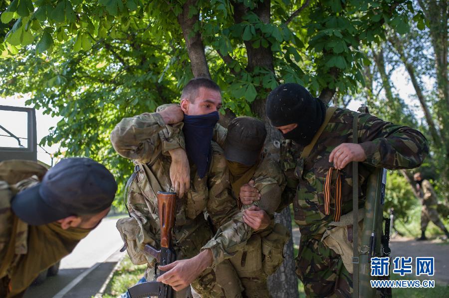 Ожесточенные бои между украинскими правительственными войска и ополченцами в Донецке