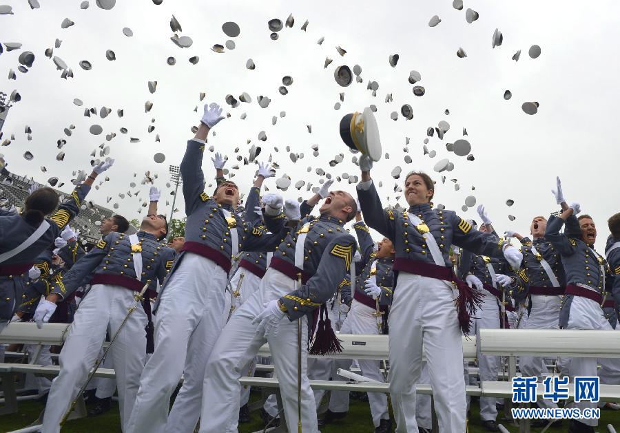 Б. Обама принял участие в выпускной церемонии военного училища США ?Вест-Пойнт? 