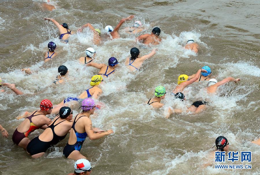 В городе Ухань прошел 41-й Международный фестиваль по пересечению реки Янцзы