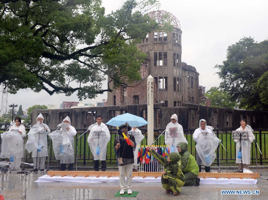 В японском городе Хиросима состоялась мемориальная церемония мира, приуроченная к 69-й годовщине сброса атомной бомбы