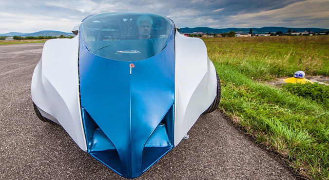 Летающий автомобиль от AeroMobil возможно появится в продаже в октябре