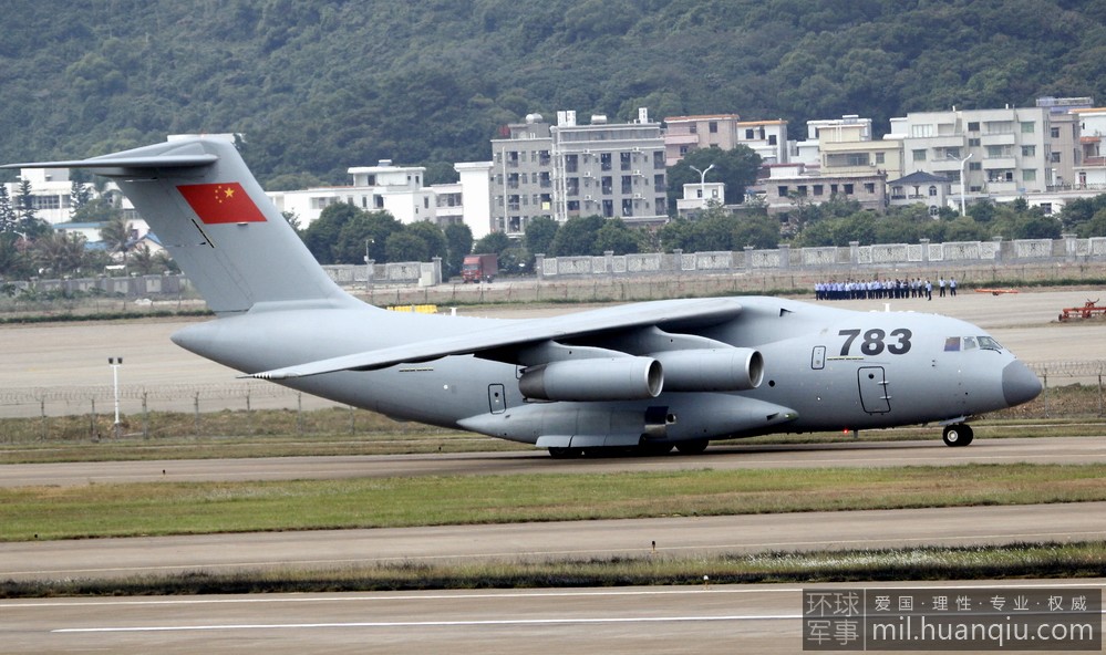 Первый тяжелый военно-транспортный самолёт Китая Y-20 прибыл в Чжухай