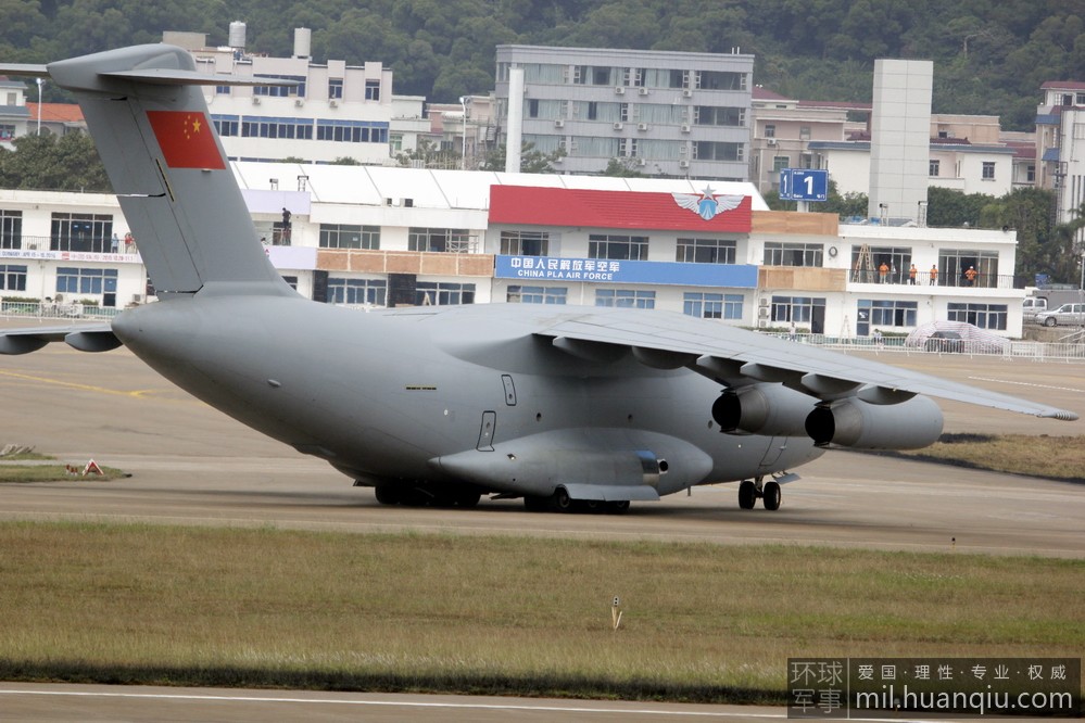 Первый тяжелый военно-транспортный самолёт Китая Y-20 прибыл в Чжухай