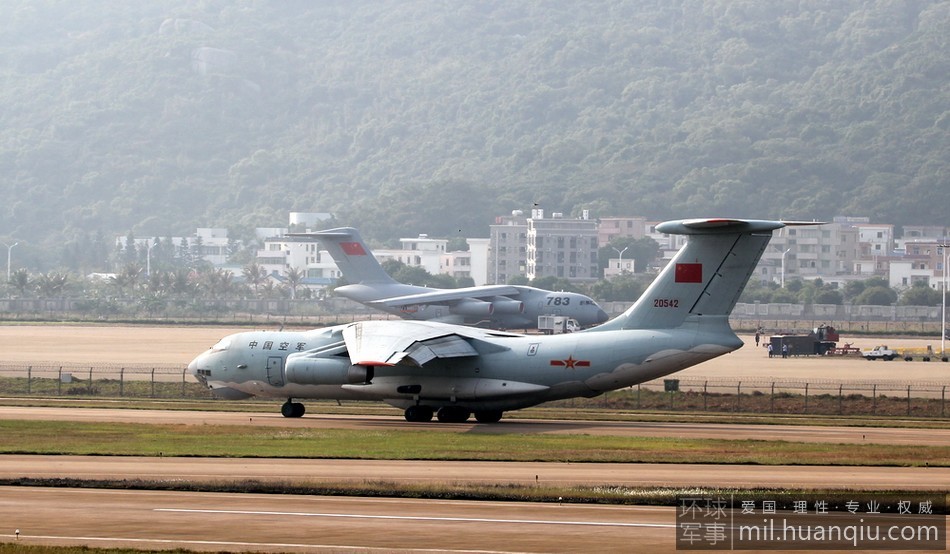 Фотографии китайского Y-20 и российского Ил-76 в Чжухае