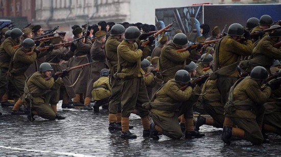 На Красной площади в Москве состоялся торжественный марш, посвященный историческому параду 7 ноября 1941 года