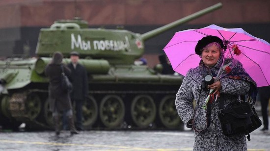 На Красной площади в Москве состоялся торжественный марш, посвященный историческому параду 7 ноября 1941 года