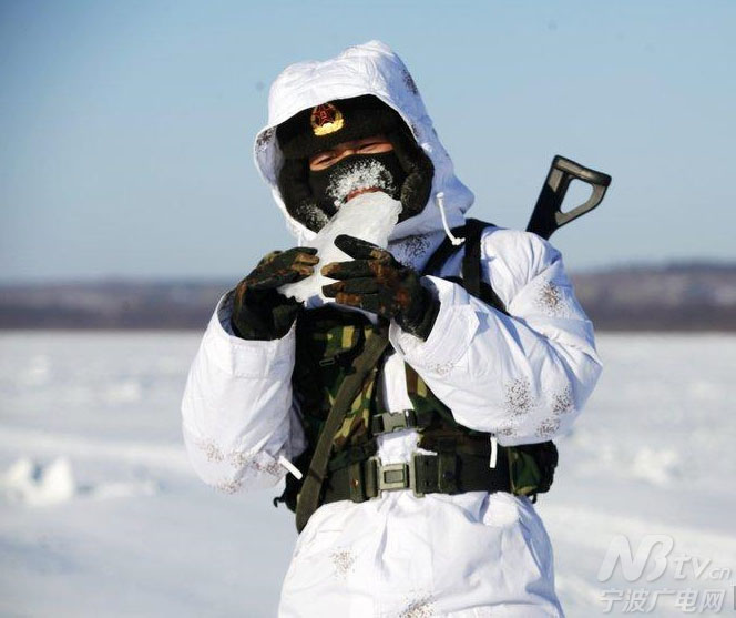 Пограничник ест лед, чтобы утолить жажду: охрана северных ворот Родины при 35-градусном морозе