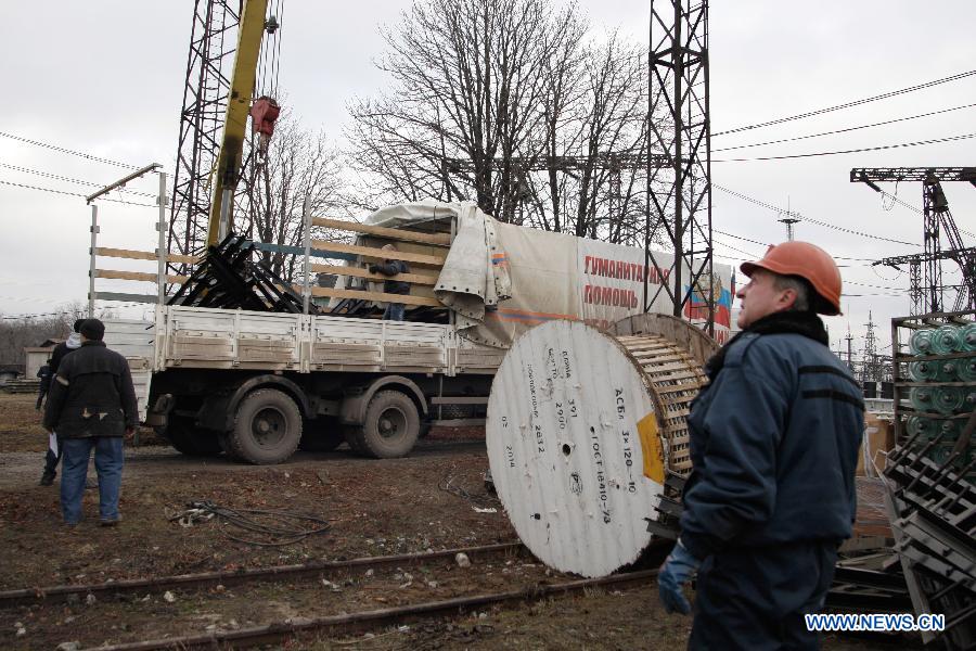 Колонна МЧС России доставила гуманитарную помощь в Донбасс