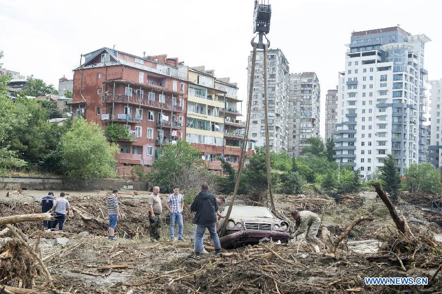 Жертвами сильного наводнения в Тбилиси стали 12 человек