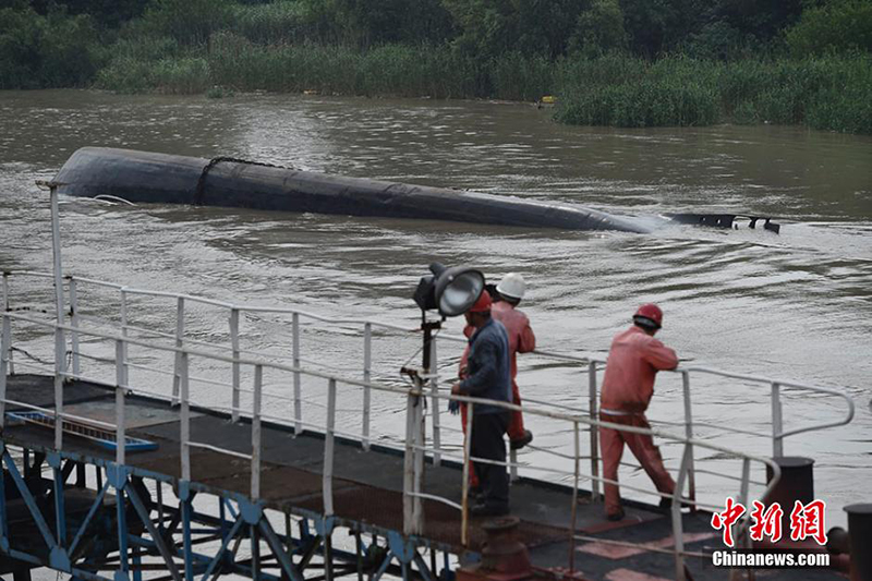 На реке Янцзы затонуло грузовое судно с каустической содой, два человека числятся без вести пропавшими