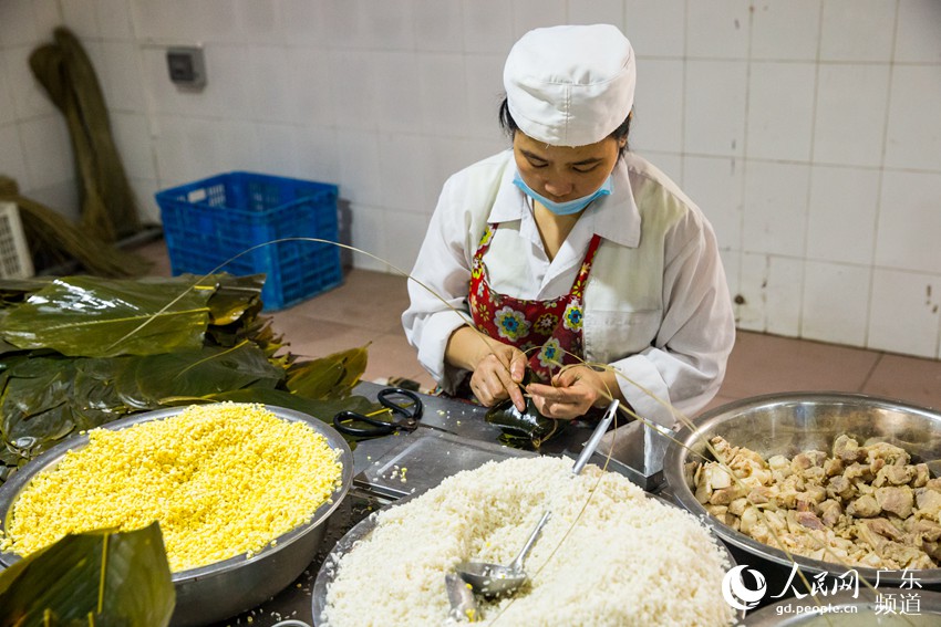 Почувствовать Праздник Дуаньу со вкусом ?цзунцзы?