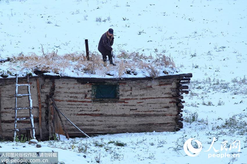 В Синьцзянском уезде Хами выпал первый снег