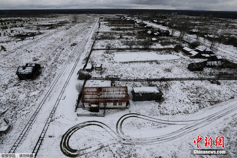 Маленький поселок на рельсах