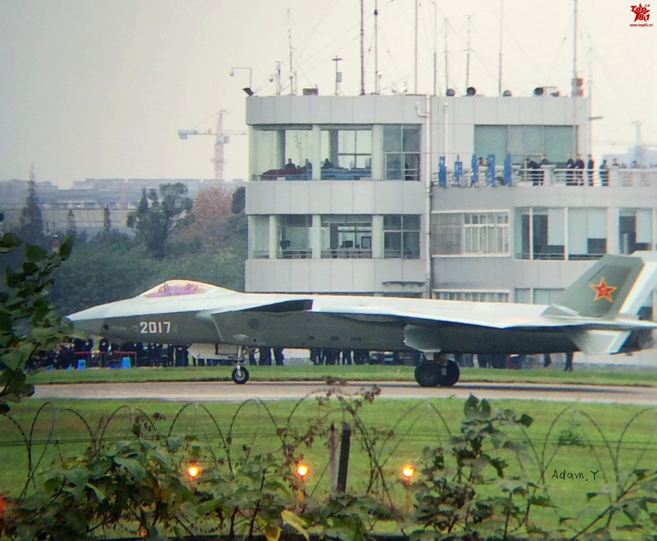 Новейший прототип J-20 отечественного производства совершил пробный полет