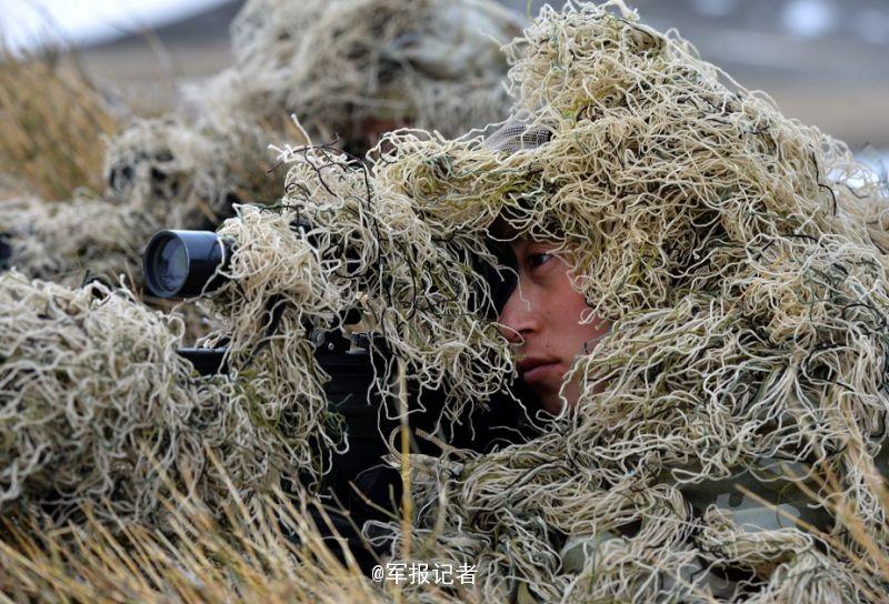 Китайские женщины-снайперы прошли тренировку в условиях низких температур в синьцзянской пустыне