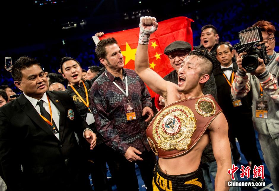 Китайский боксер Цзоу Шимин стал чемипионом WBO