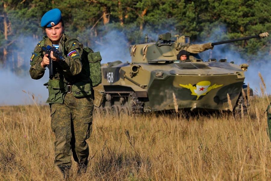 Российские девушки-военослужащие снова попали в центр внимания китайских Интернет-пользователей