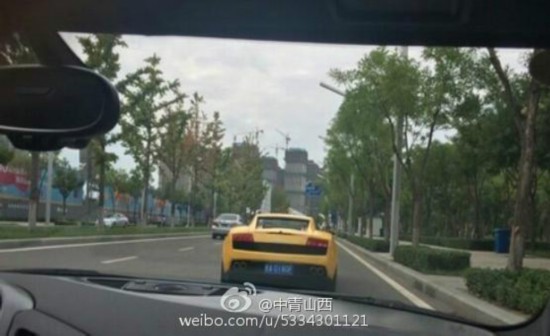 Работник АТП из Тайюаня ездит на работу на Lamborghini