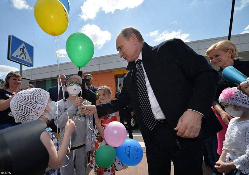 Путин навестил пациентов Центра им. Димы Рогачева