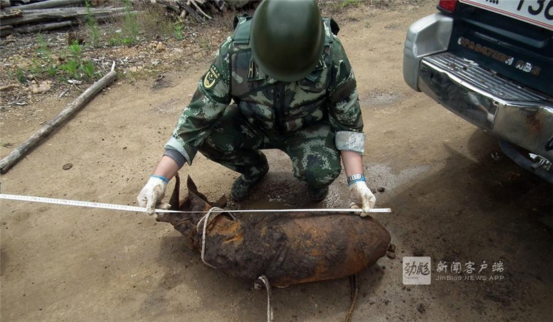 Житель провинции Хэйлунцзян выкопал 150-килограммовый снаряд времен войны с Японией