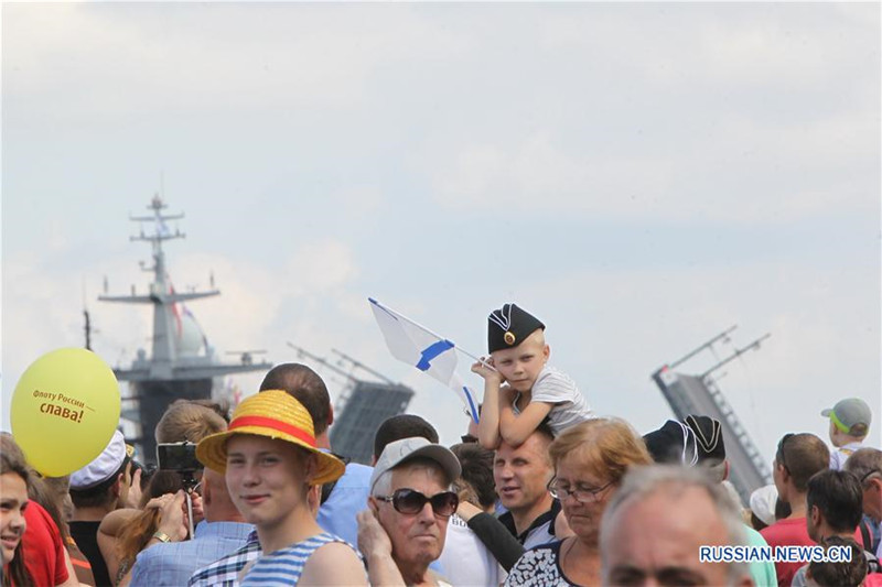 В День Военно-морского флота России в Санкт-Петербурге прошел парад боевых кораблей