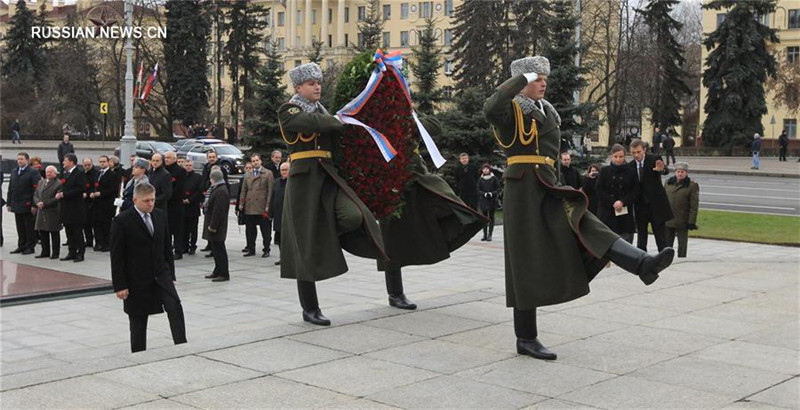 Глава правительства Словакии возложил венок к монументу Победы в Минске