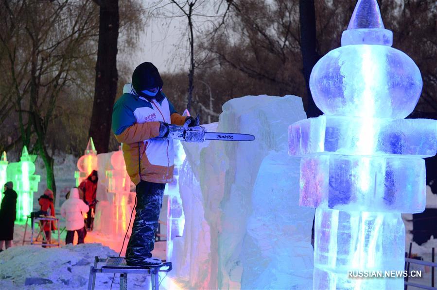 Выставка ледяных фонарей открылась в Харбине