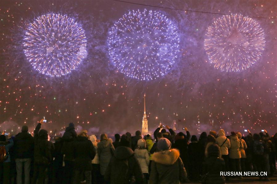 Новогодний фейерверк в Петербурге