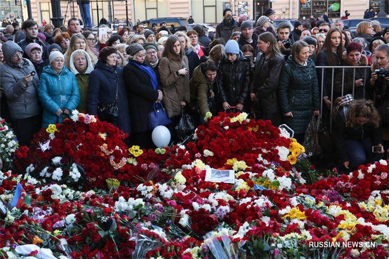 30 тыс петербуржцев собрались на акцию памяти жертва теракта в метро