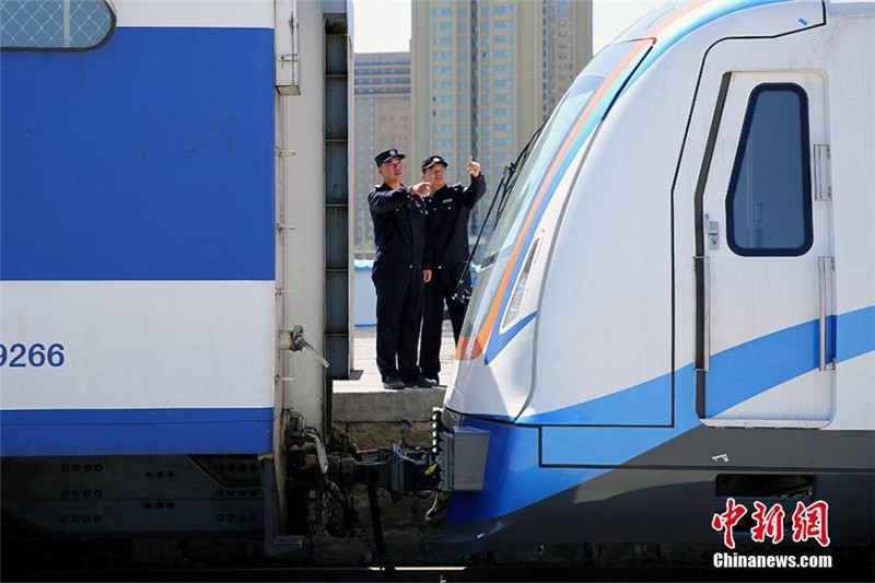 Первая партия вагонов метро прибыла в Урумчи после 192-часовой перевозки