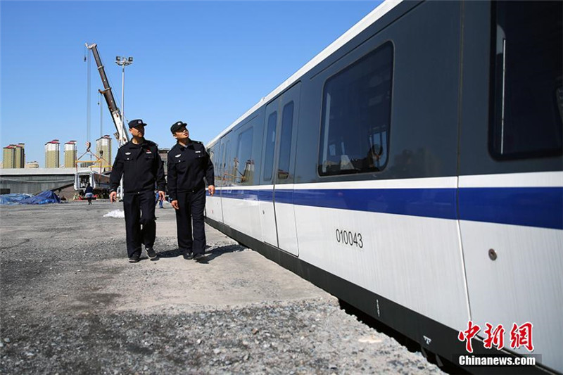 Первая партия вагонов метро прибыла в Урумчи после 192-часовой перевозки