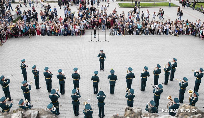 В Москве прошел первый концерт летнего сезона концертной программы "Военные оркестры в парках"