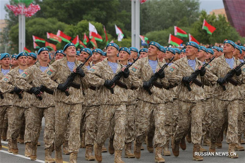 Военный парад в честь Дня независимости в Минске