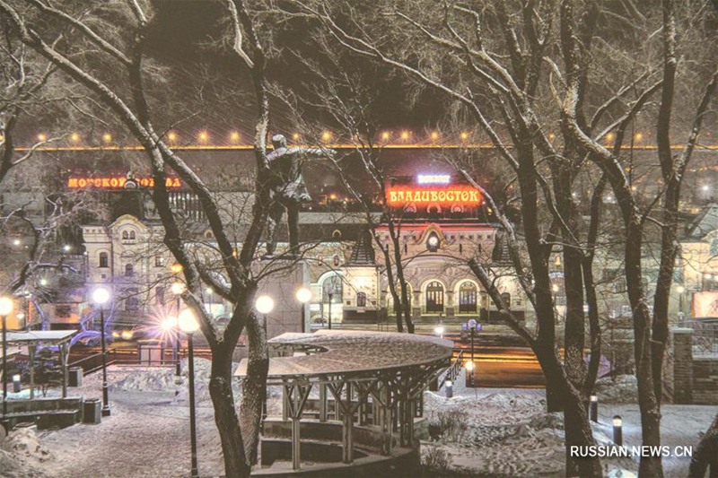 Во Владивостоке проходит выставка фотографий ночного города