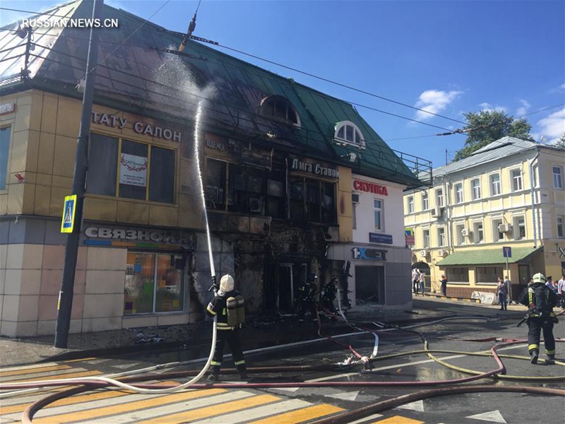 Пожар в здании на Таганской площади в центре Москвы потушен -- МЧС РФ