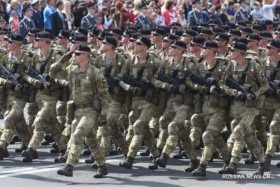 В Киеве прошел военный парад в честь Дня независимости