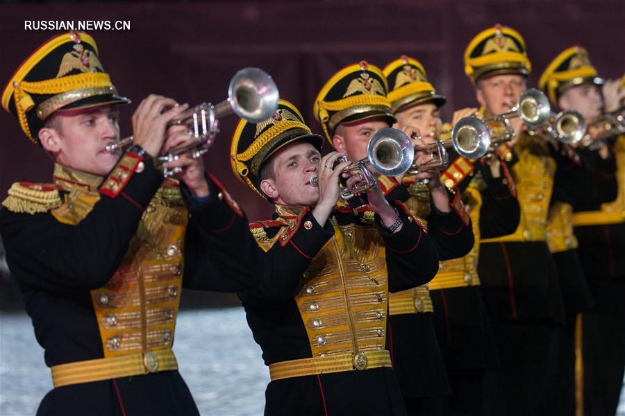 Первый день 10-го Международного военно-музыкального фестиваля "Спасская башня" в Москве