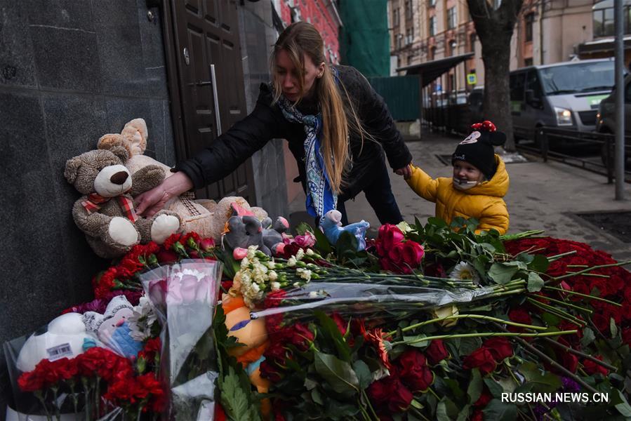 Москва скорбит по жертвам крупного пожара в Кемерово