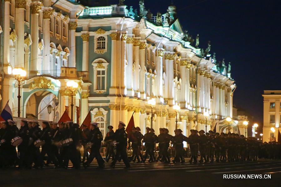 Репетиция Парада Победы на Дворцовой площади Санкт-Петербурга