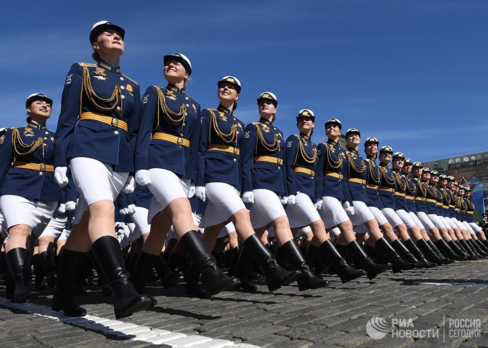 ? РИА Новости / Григорий СысоевКурсантки Военного университета министерства обороны РФ на параде, посвященном 73-й годовщине Победы в ВОВ