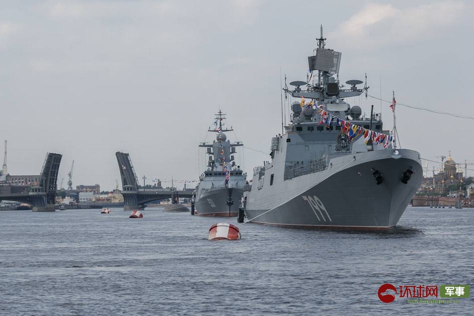 В Санкт-Петербурге состоялась генеральная репетиция военно-морского парада в честь Дня ВМФ