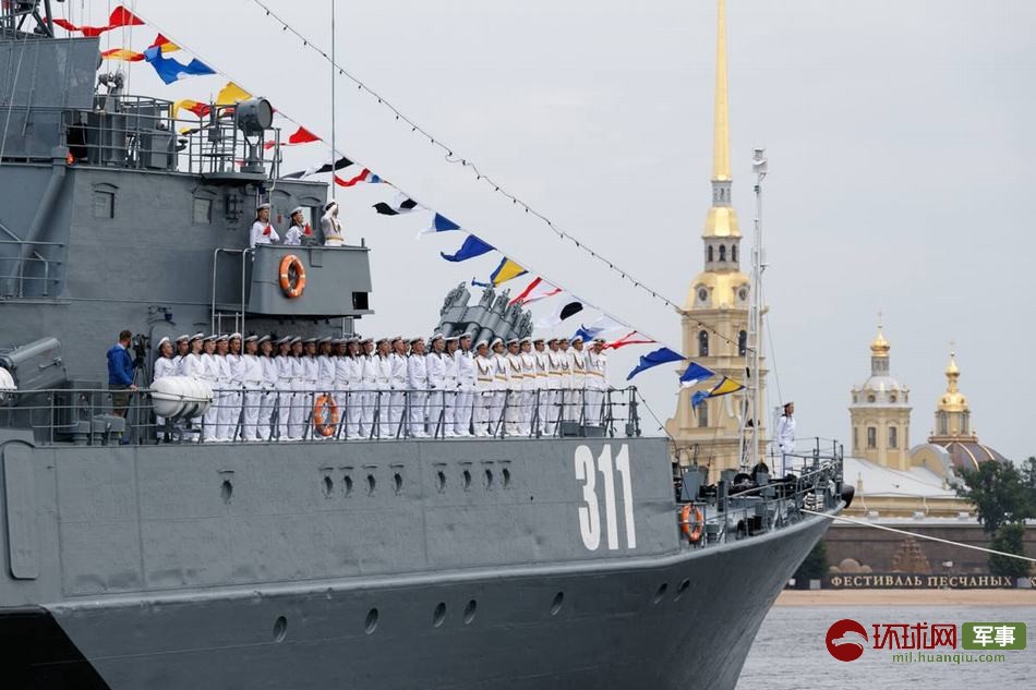 В Санкт-Петербурге состоялась генеральная репетиция военно-морского парада в честь Дня ВМФ