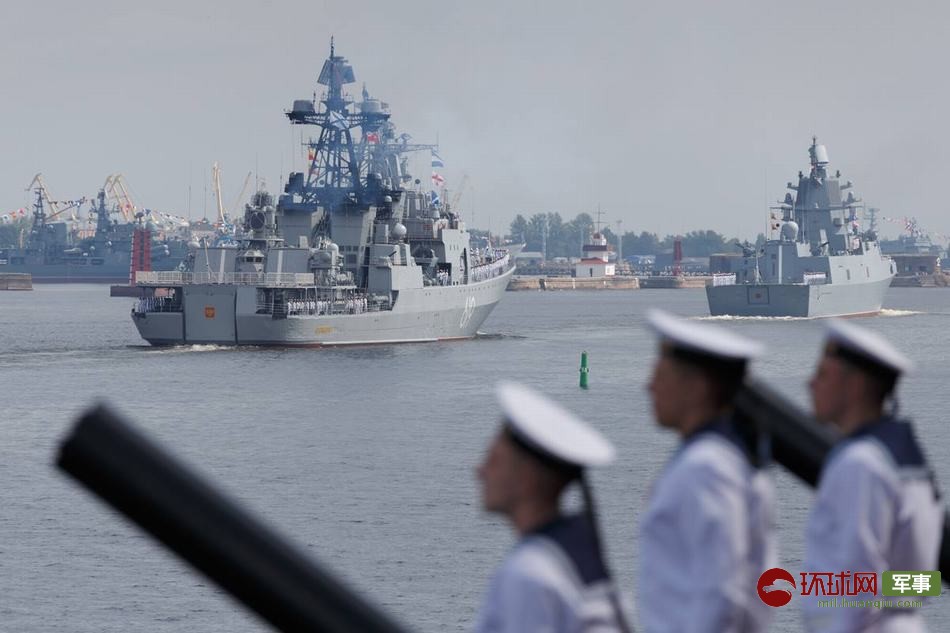 В Санкт-Петербурге состоялась генеральная репетиция военно-морского парада в честь Дня ВМФ