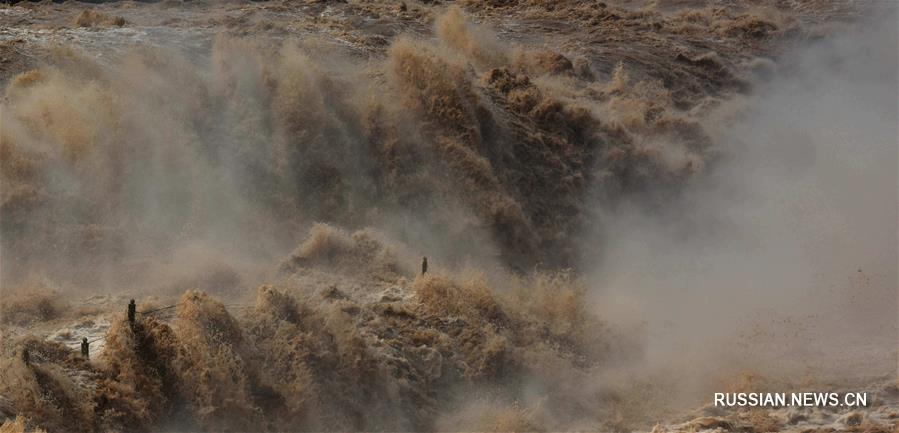 Количество воды в водопаде Хукоу продолжает увеличиваться