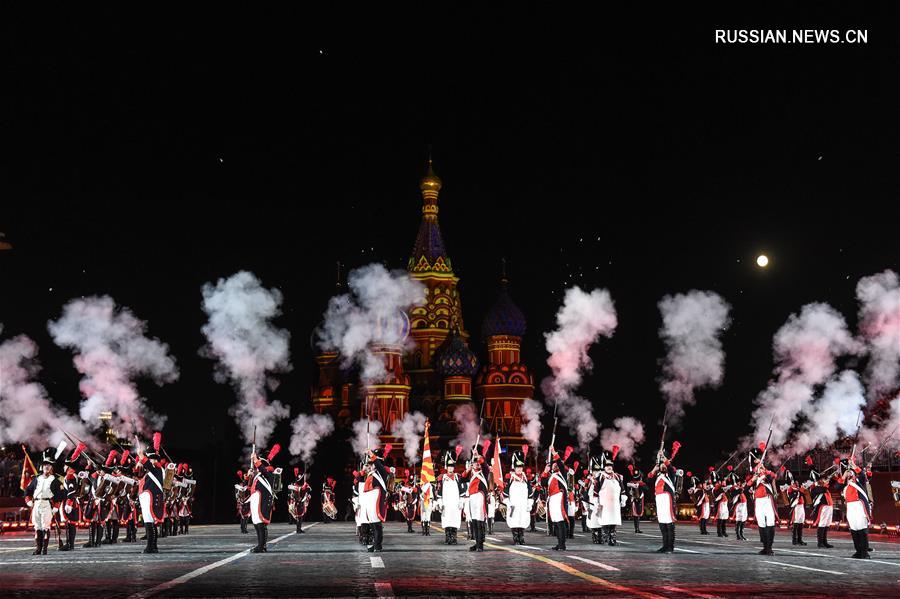 В Москве проходит Международный военно-музыкальный фестиваль "Спасская Башня"