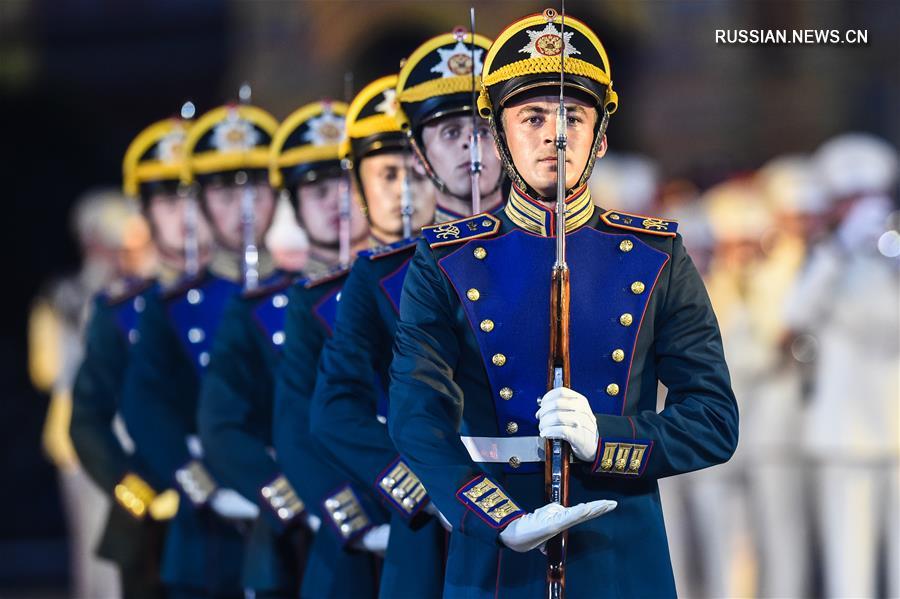 В Москве проходит Международный военно-музыкальный фестиваль "Спасская Башня"