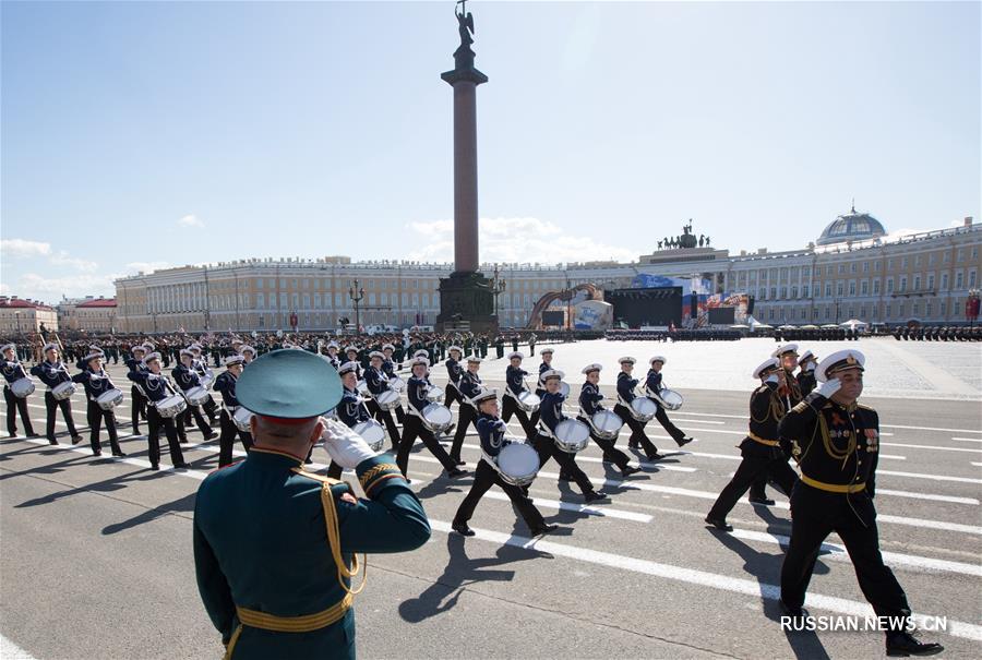 День Победы отметили в Санкт-Петербурге военным парадом и памятными мероприятиями