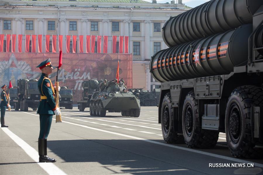 День Победы отметили в Санкт-Петербурге военным парадом и памятными мероприятиями