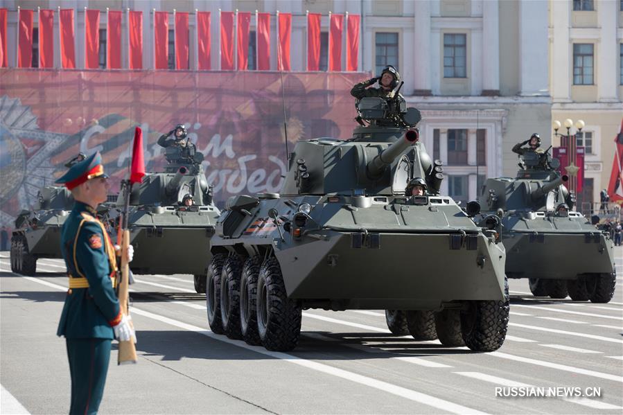 День Победы отметили в Санкт-Петербурге военным парадом и памятными мероприятиями